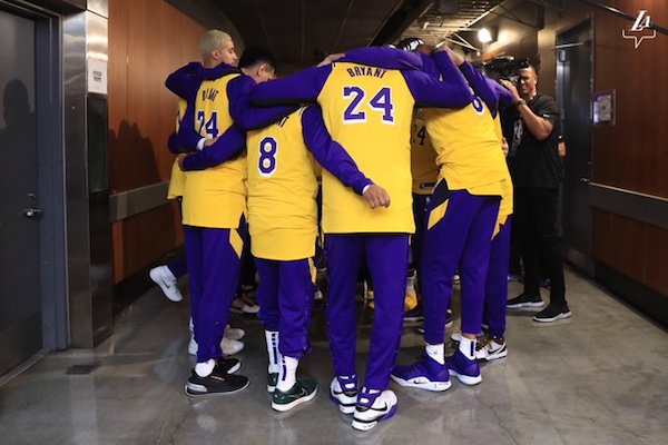 Emotivo Homenaje de Lakers a Kobe Bryant | Para Comentarse